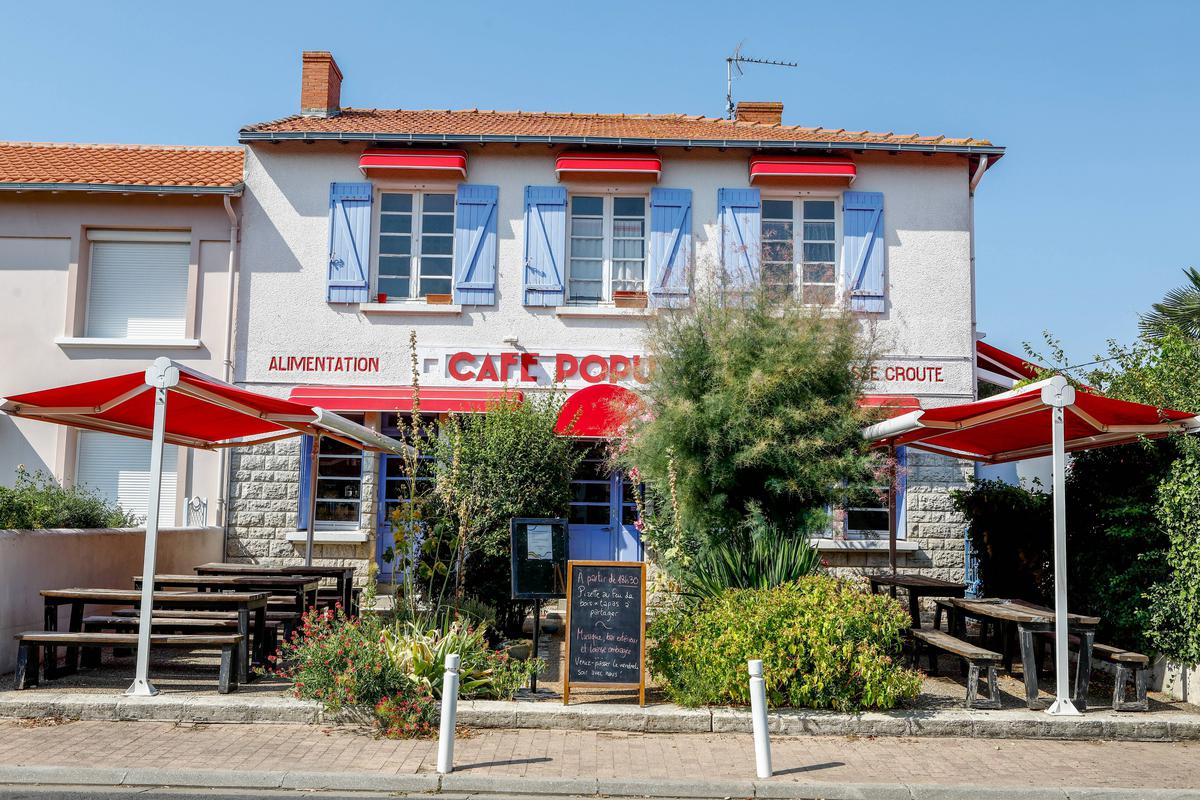 Vendredi 12 aout 2022: Le café populaire à La Pallice.
Photo Romuald Augé