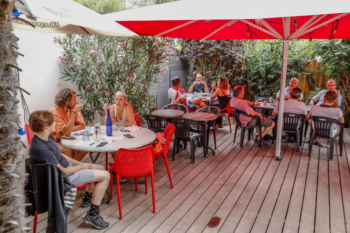 Jeudi 4 aout 2022: Reportage avec les nouveaux propiétaires du Café Populaire de La Pallice (quartier de La Rochelle)
Photo Romuald Augé